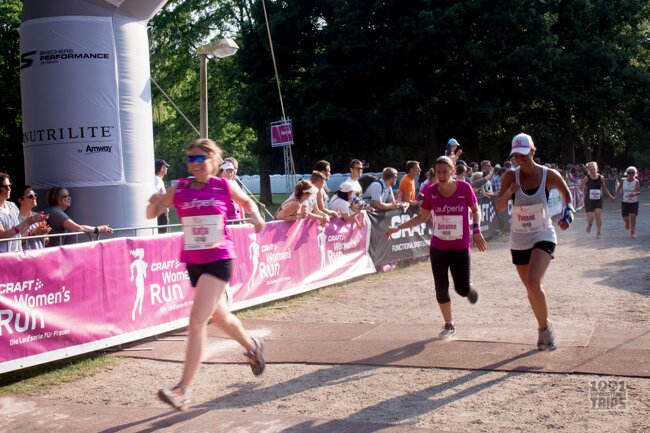 Women run Hamburg 2015